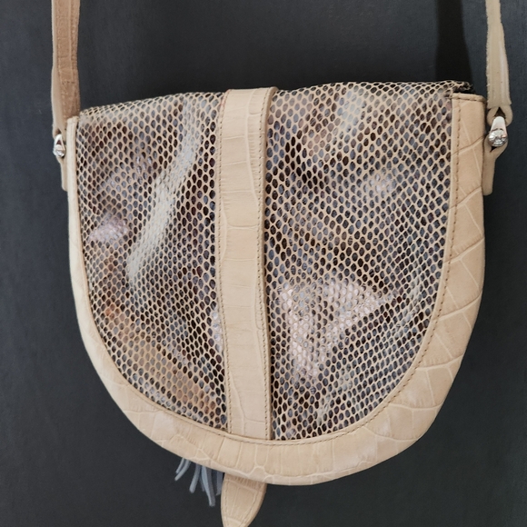 Henri Bendel Faux Leather Crossbody - Picture 4 of 6